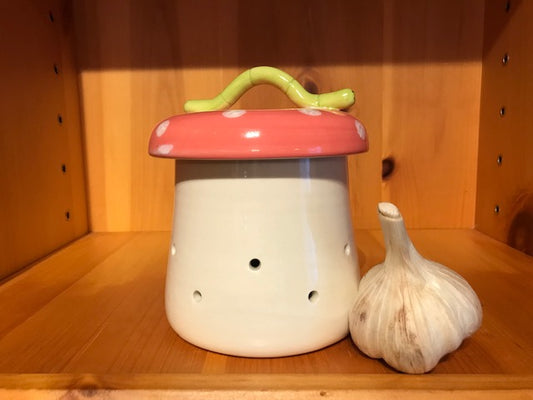 Goat Ridge Garlic Pot with Worm